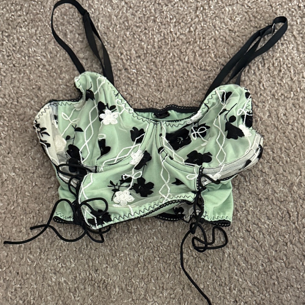 Chic Green Embroidered Crop Top